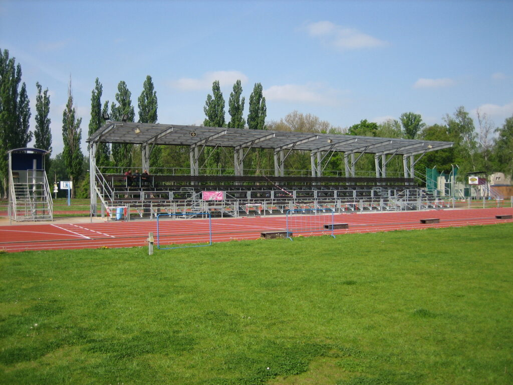 Atletický stadion Kolín | Tribuna